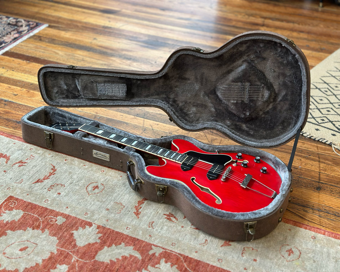 Eastman T64/TV-T Archtop w/ OHSC - Cherry