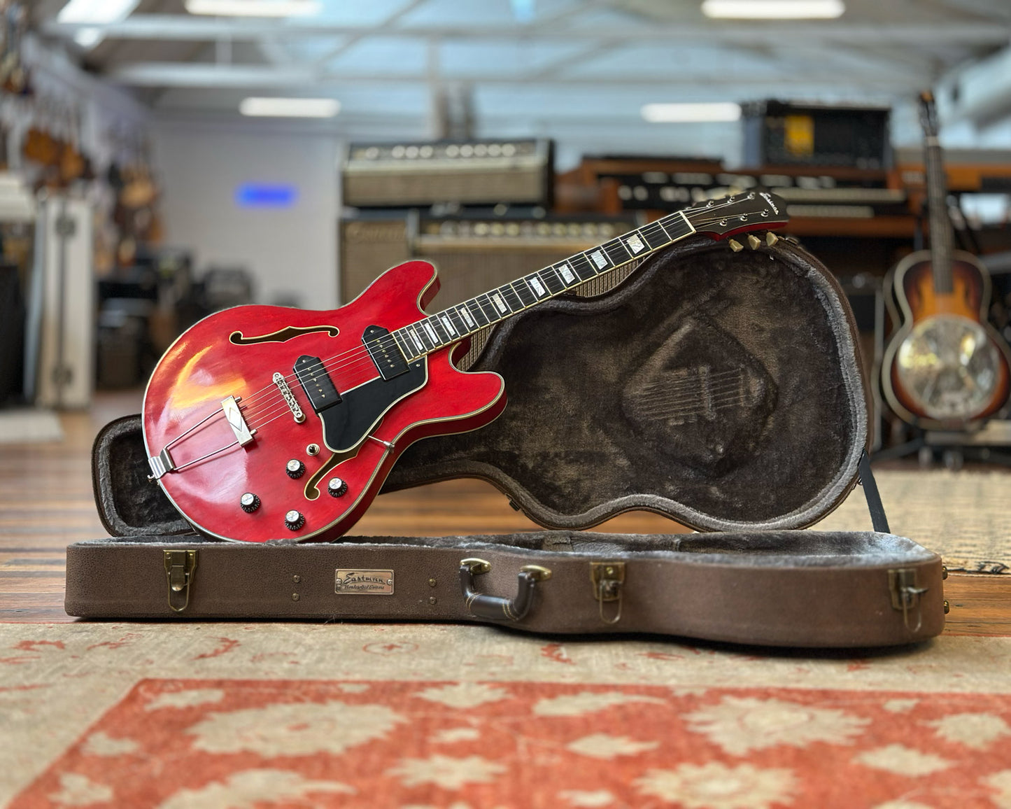 Eastman T64/TV-T Archtop w/ OHSC - Cherry