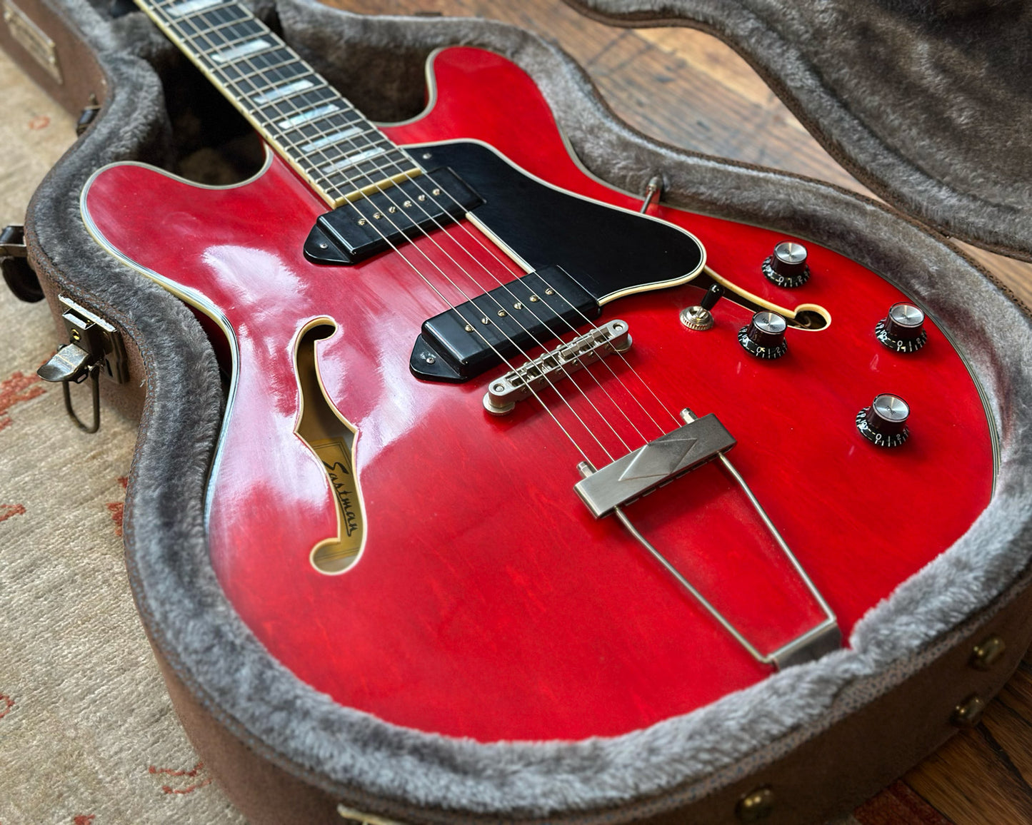 Eastman T64/TV-T Archtop w/ OHSC - Cherry