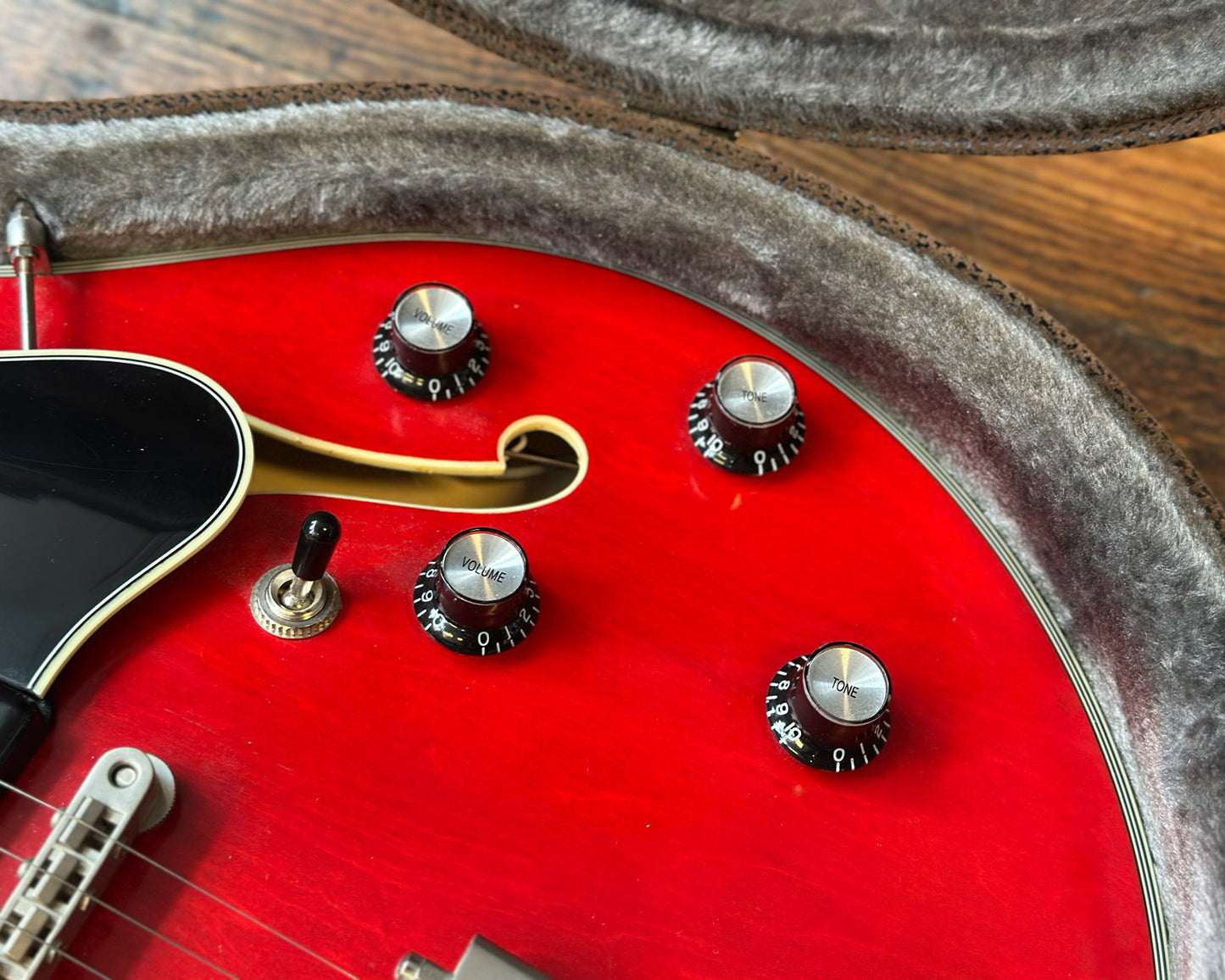 Eastman T64/TV-T Archtop w/ OHSC - Cherry