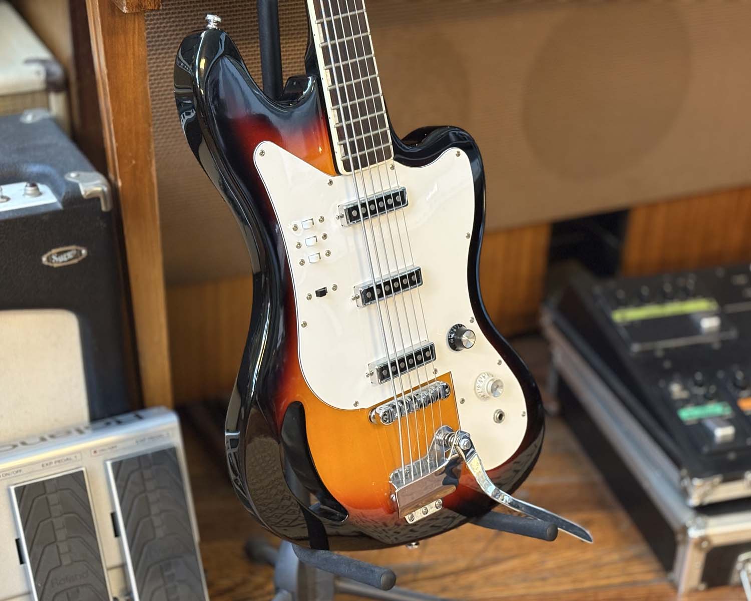 Eastwood TB 64 6 String Bass Sunburst