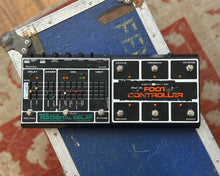 Load image into Gallery viewer, Electro Harmonix 16 Second Digital Delay w/ Digital Foot Controller
