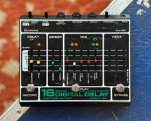 Load image into Gallery viewer, Electro Harmonix 16 Second Digital Delay w/ Digital Foot Controller
