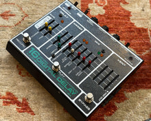 Load image into Gallery viewer, Electro Harmonix 16 Second Digital Delay w/ Digital Foot Controller
