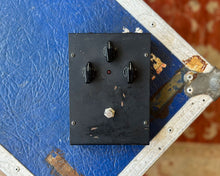 Load image into Gallery viewer, Electro Harmonix Big Muff Pi Black Russian V8
