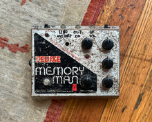 Load image into Gallery viewer, Electro Harmonix Deluxe Memory Man *3005 chip
