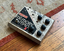 Load image into Gallery viewer, Electro Harmonix Deluxe Memory Man *3005 chip

