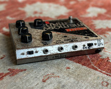 Load image into Gallery viewer, Electro Harmonix Deluxe Memory Man *3005 chip
