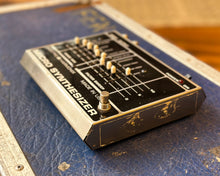 Load image into Gallery viewer, Electro Harmonix Micro Synthesizer Analogue Guitar Pedal
