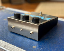 Load image into Gallery viewer, Electro Harmonix Pulsar Tremolo Pedal
