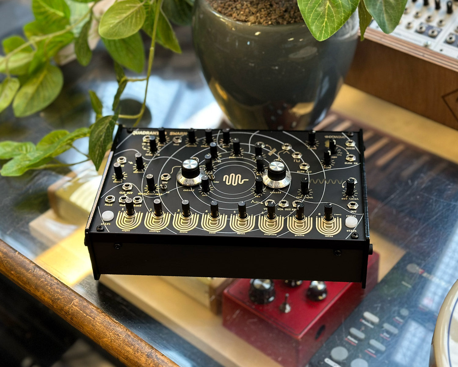 Eowave Quadrantid Swarm セミモジュラーシンセサイザー eowave | Quadrantid Swarm | 新品デジタルシンセサイザー | Five G