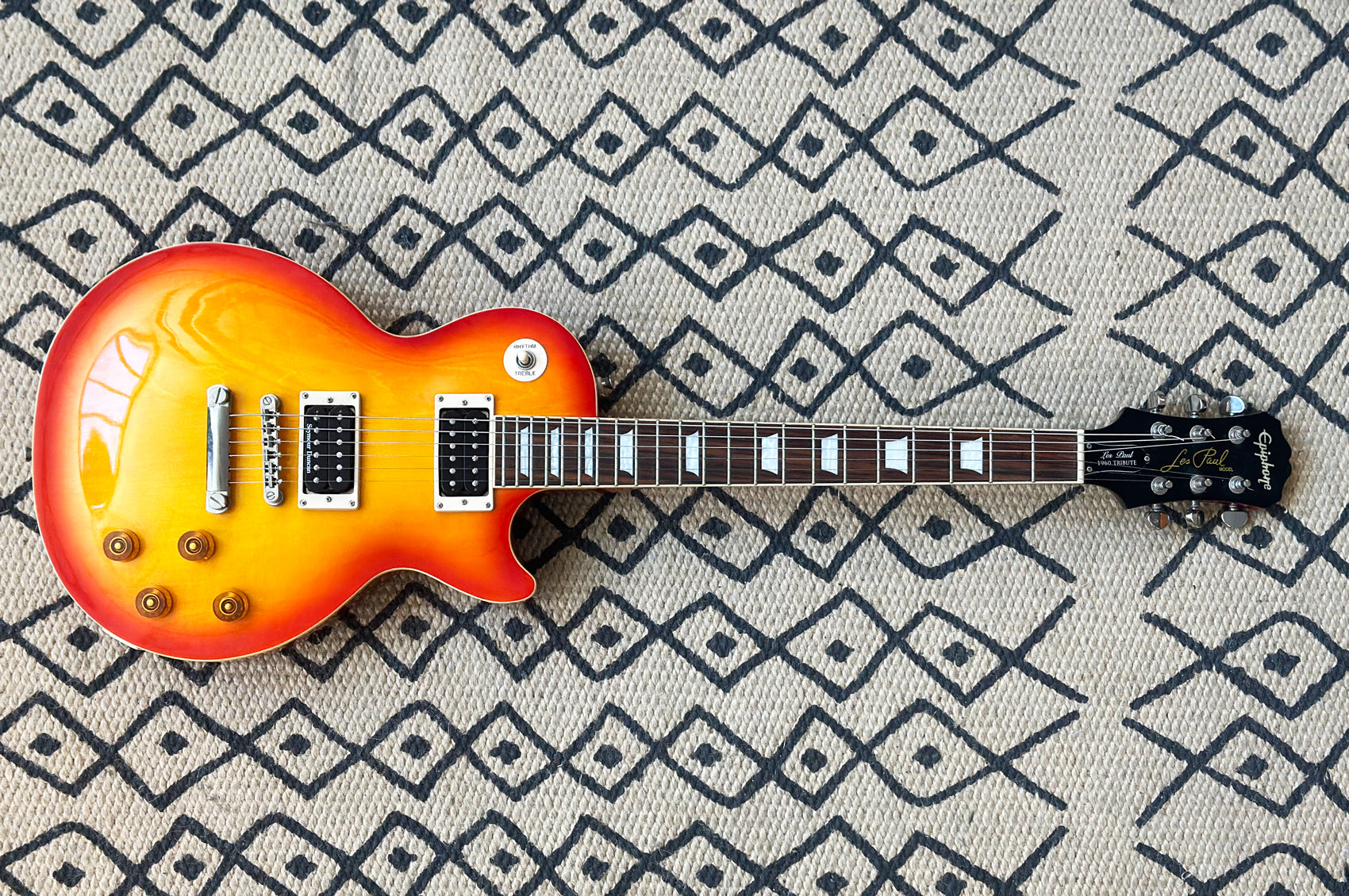 Epiphone 1960 Tribute Les Paul Standard - Plain Top in Cherry