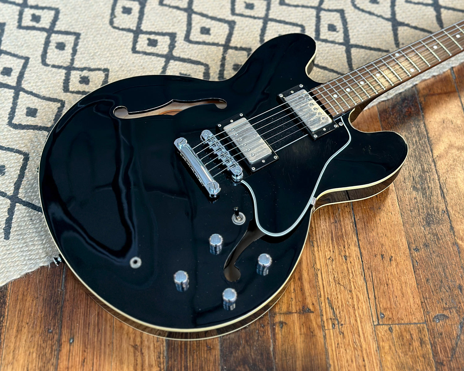 Epiphone Dot EB – Found Sound