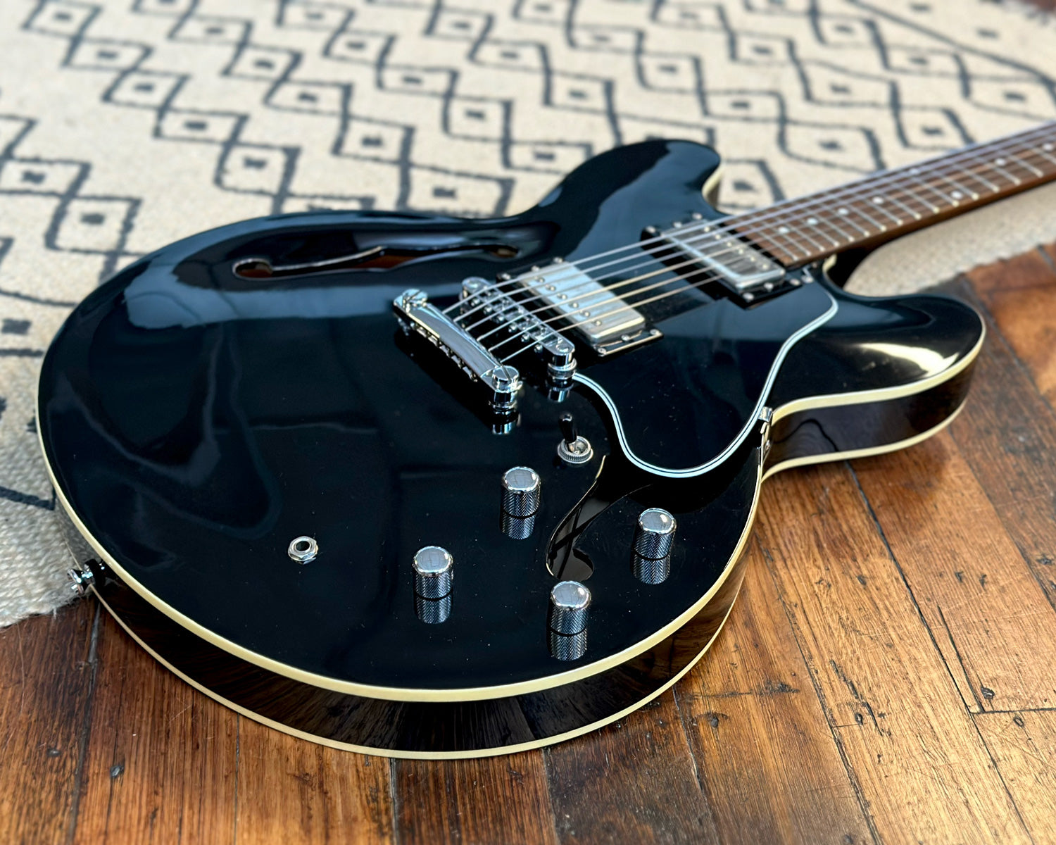Epiphone Dot EB – Found Sound