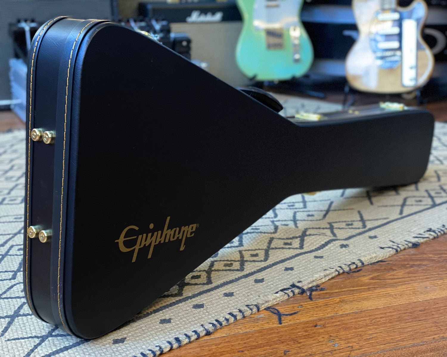 Epiphone flying v case sale