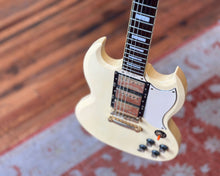 Load image into Gallery viewer, Epiphone G-400 Les Paul Custom
