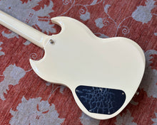 Load image into Gallery viewer, Epiphone G-400 Les Paul Custom
