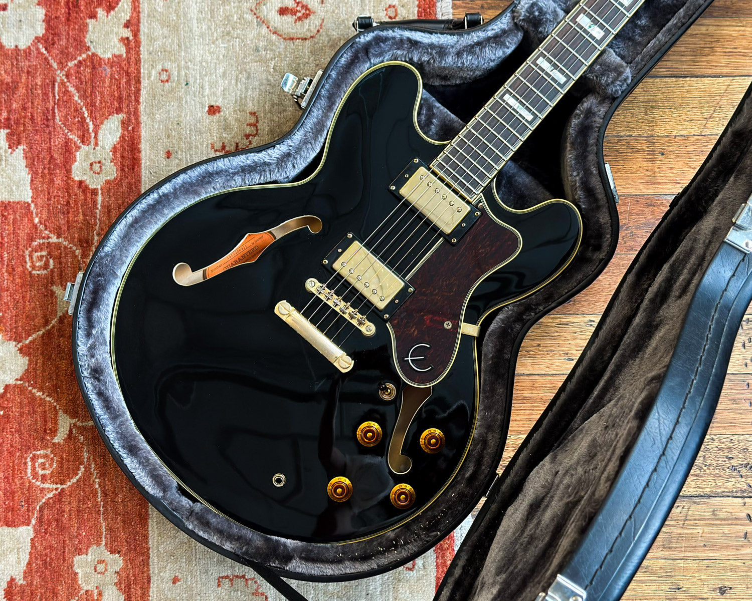 【美品】Epiphone Sheraton II EB ブラックハードケース付 限定特価】Epiphone Sheraton II EB ハードケース付 Epiphone