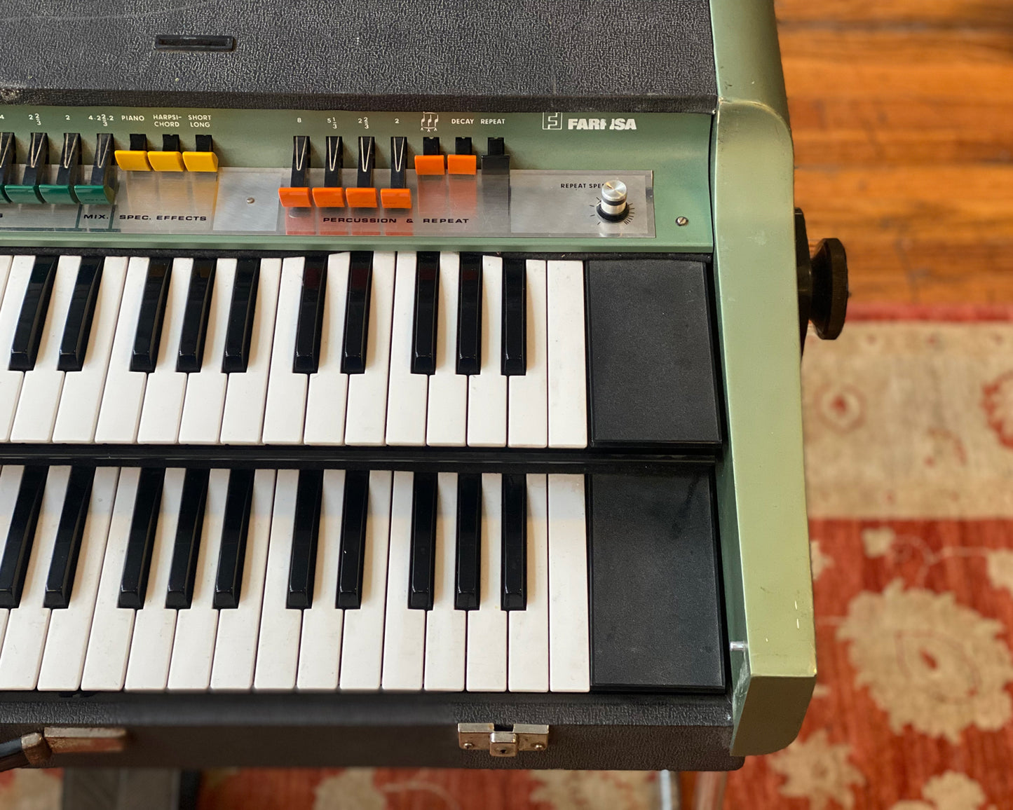 1966 Farfisa VIP 400