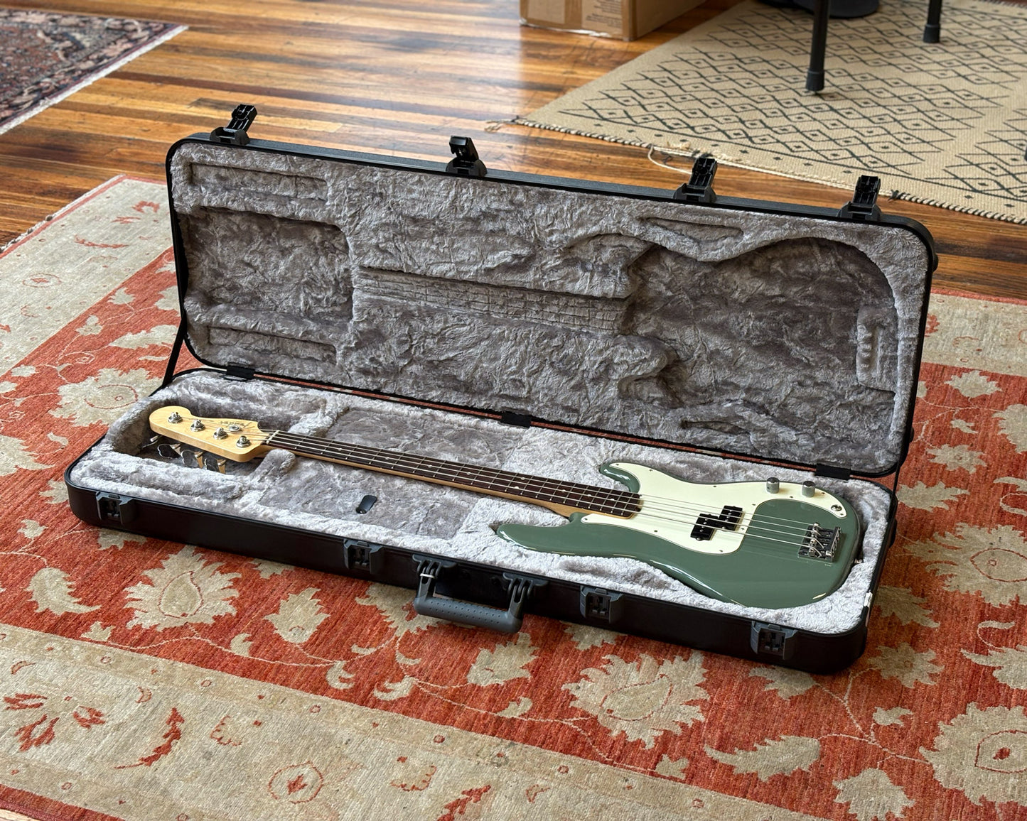 Fender American Professional Precision Bass - Antique Olive