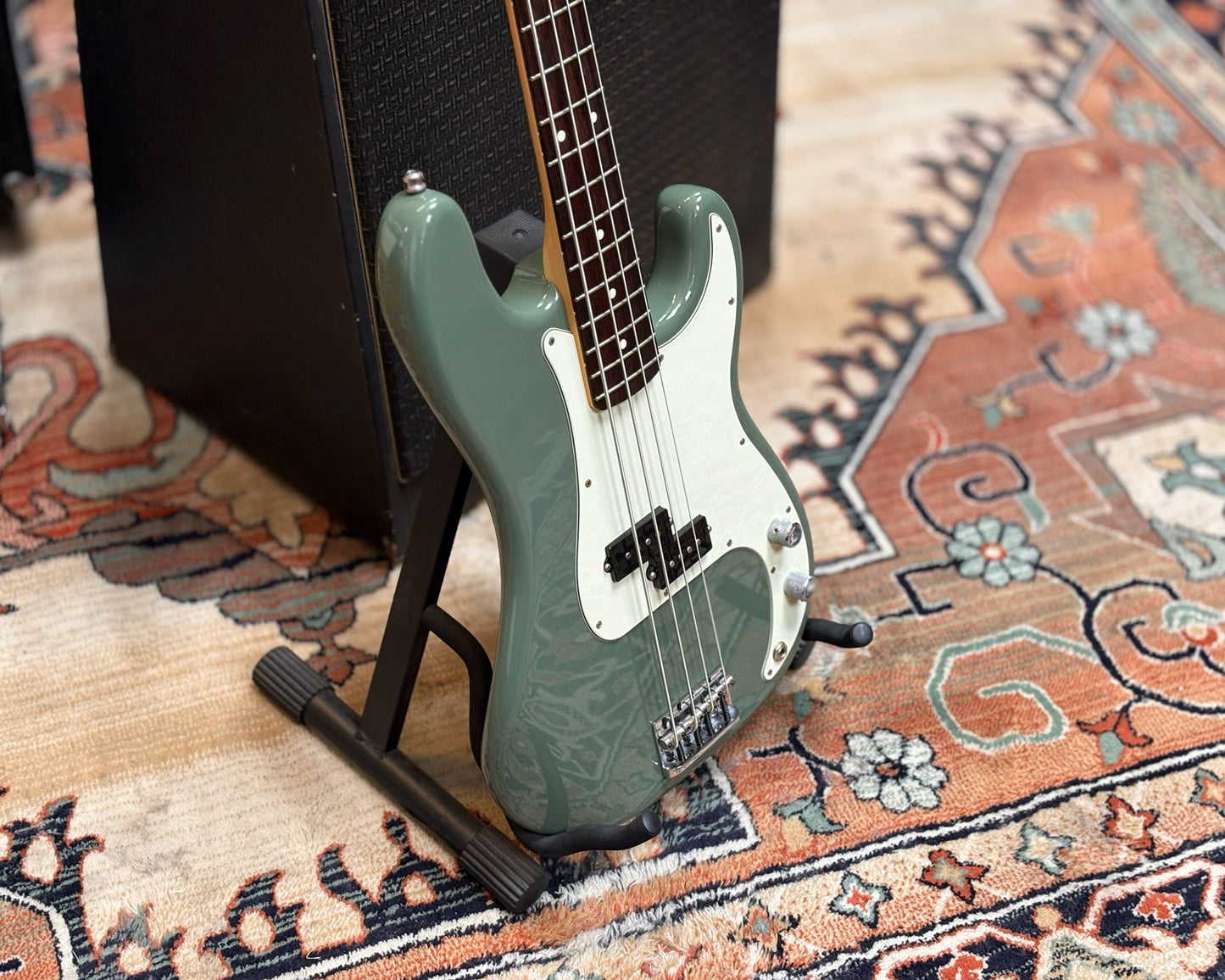 Fender American Professional Precision Bass - Antique Olive