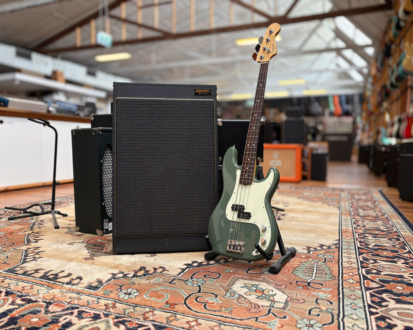 Fender American Professional Precision Bass - Antique Olive