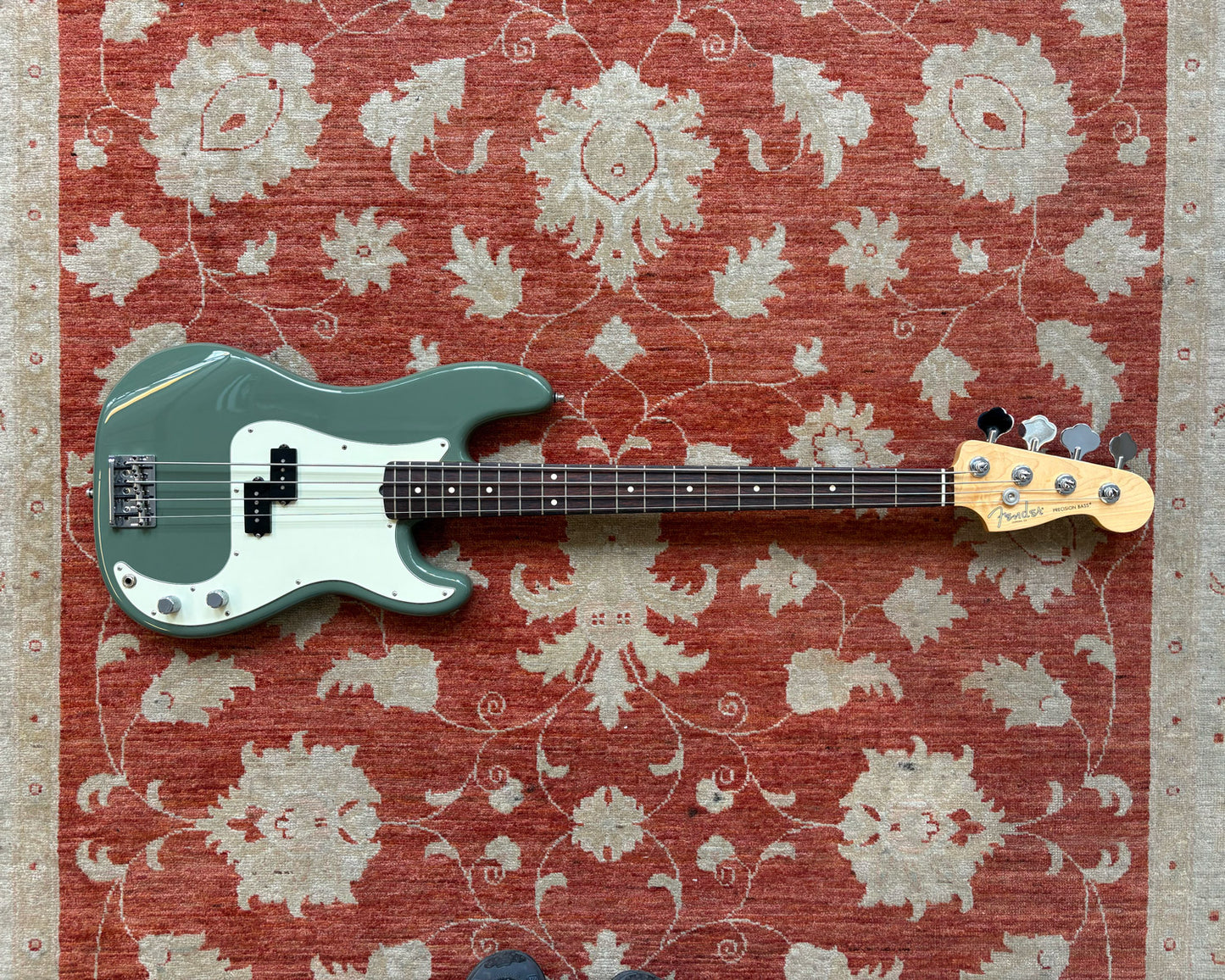 Fender American Professional Precision Bass - Antique Olive