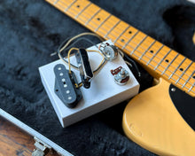 Load image into Gallery viewer, 1989 Fender American Vintage &#39;52 Telecaster (Corona Plant) - Butterscotch Blonde
