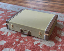 Load image into Gallery viewer, Fender Classic Series Case Stand - 3 Guitars
