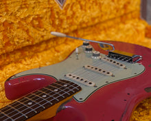 Load image into Gallery viewer, &#39;22 Fender Custom Shop Michael Landau Signature 1963 Stratocaster w/ OHSC, Candy &amp; Original Shipping Box - Mint Condition
