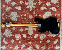 Load image into Gallery viewer, Fender Deluxe Active Jazz Bass - Black
