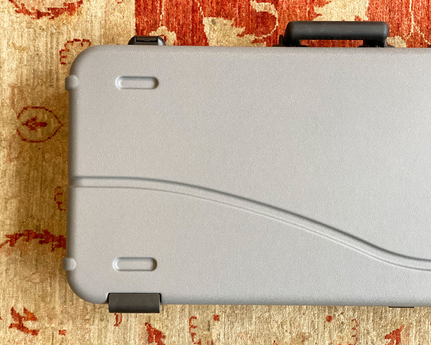 Fender Deluxe Molded Strat/Tele Case - Silver/Blue – Found Sound Fender Deluxe Molded Strat/Tele Case - Silver/Blue – Found Sound