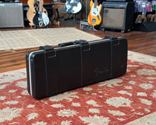 Load image into Gallery viewer, Fender Deluxe Molded Strat/Tele Case
