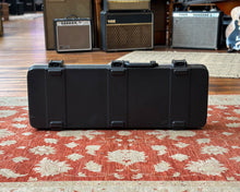 Load image into Gallery viewer, Fender Deluxe Molded Strat/Tele Case
