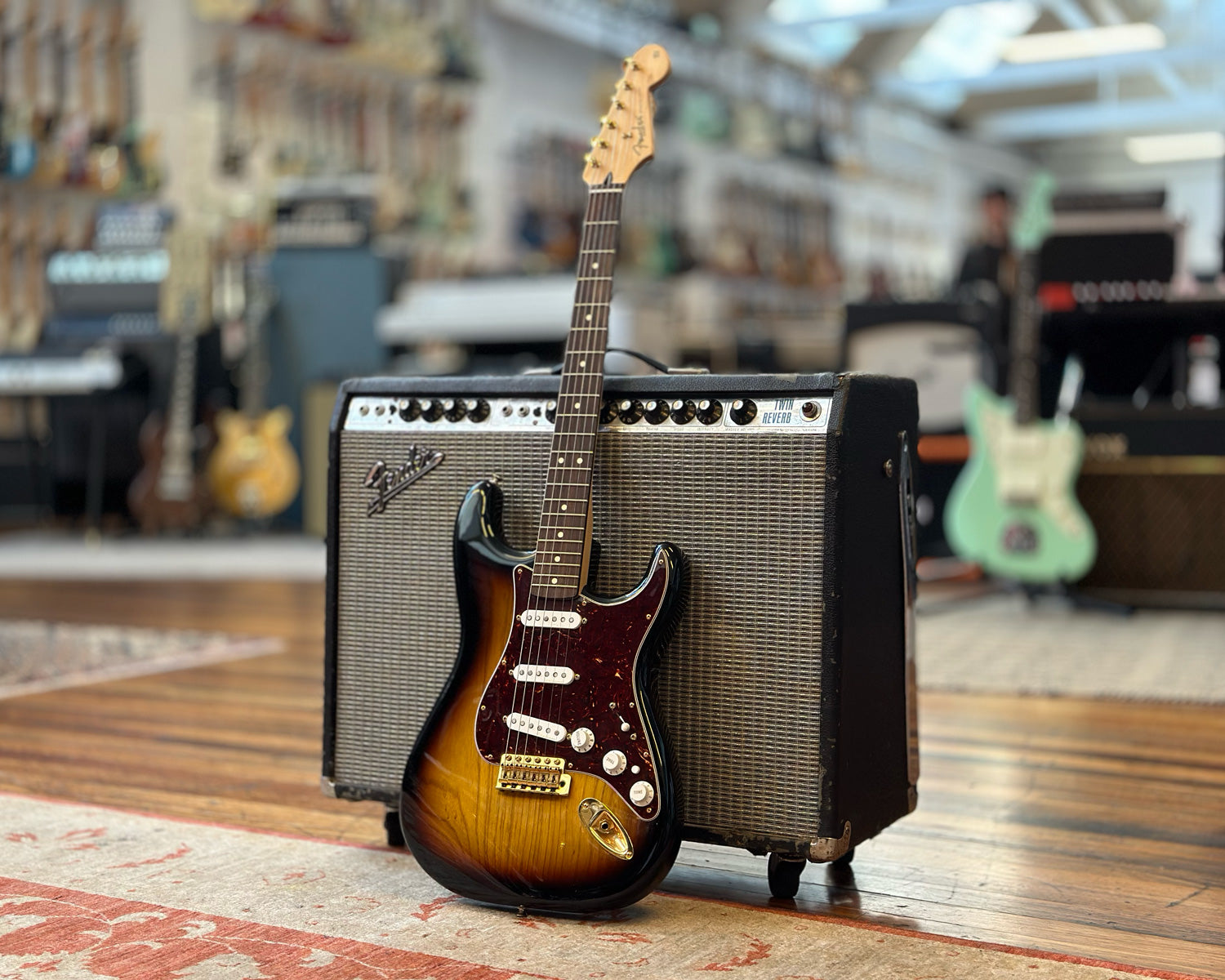 Fender Deluxe Series Stratocaster w/ Noiseless Pickups Fender Deluxe Series Stratocaster w/ Noiseless Pickups