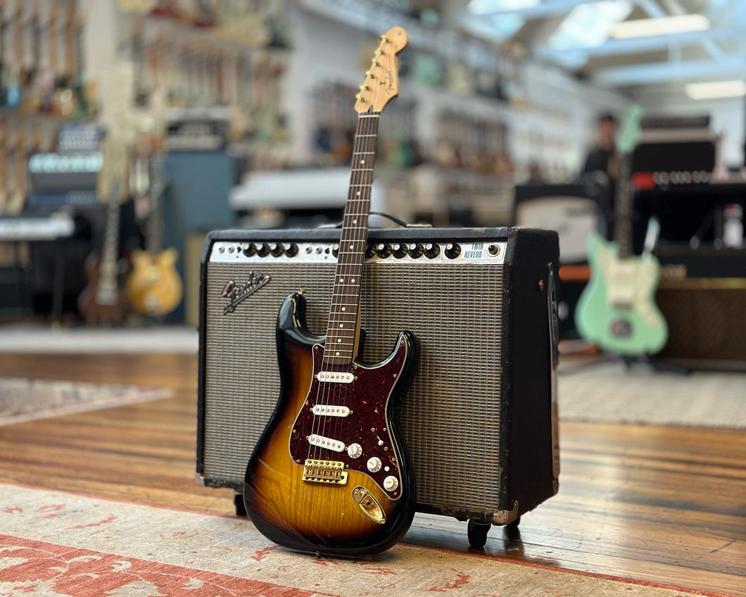 Fender Deluxe Series Stratocaster w/ Noiseless Pickups