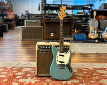 Load image into Gallery viewer, 1965 Fender Duo Sonic II
