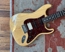 Load image into Gallery viewer, Fender FSR American Special Stratocaster HSS Ash w/Fender Case
