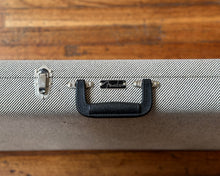 Load image into Gallery viewer, Fender G&amp;G Deluxe Strat/Tele Hardshell Case - Black Tweed with Red Interior
