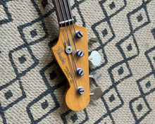 Load image into Gallery viewer, 1993 Fender JB62 FL Fretless Jazz Bass - Jaco Style - Made in Japan (Fujigen)
