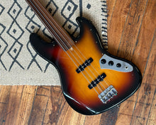 Load image into Gallery viewer, 1993 Fender JB62 FL Fretless Jazz Bass - Jaco Style - Made in Japan (Fujigen)
