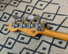 Load image into Gallery viewer, 1993 Fender JB62 FL Fretless Jazz Bass - Jaco Style - Made in Japan (Fujigen)
