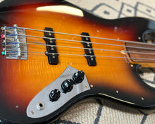 Load image into Gallery viewer, 1993 Fender JB62 FL Fretless Jazz Bass - Jaco Style - Made in Japan (Fujigen)
