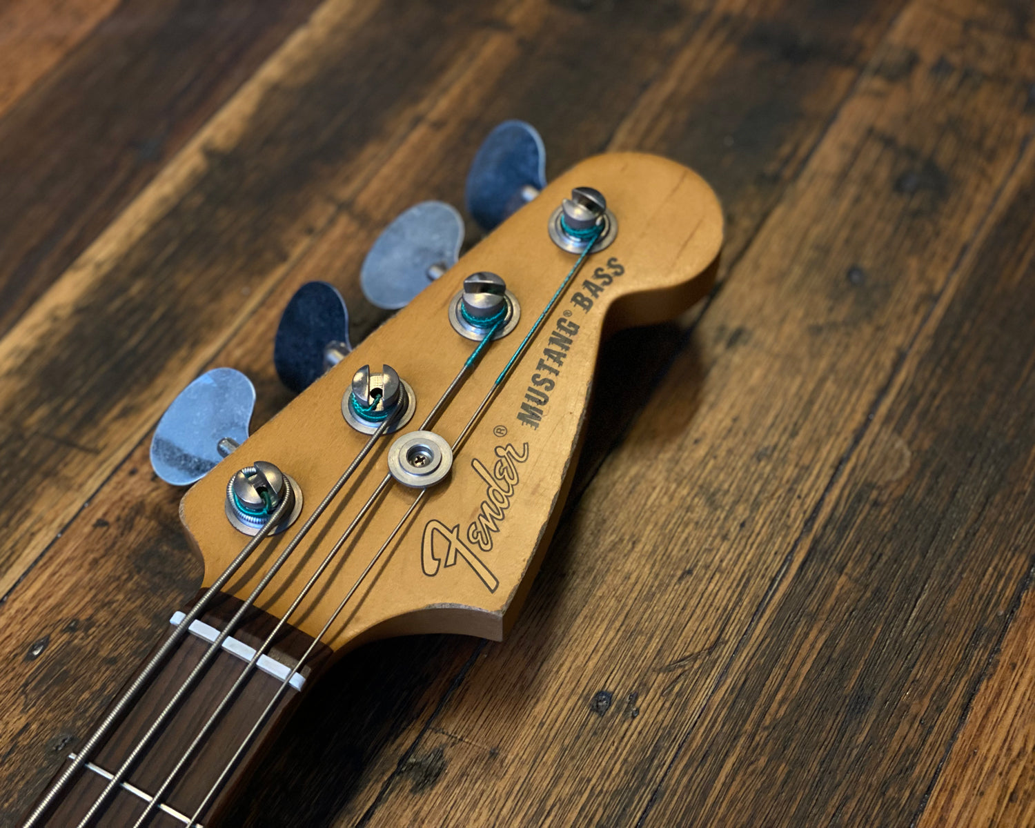 Fender mustang bass road worn discount