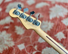 Load image into Gallery viewer, Fender Jazz Bass Standard - Arctic White

