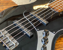 Load image into Gallery viewer, Fender Jazz Bass V
