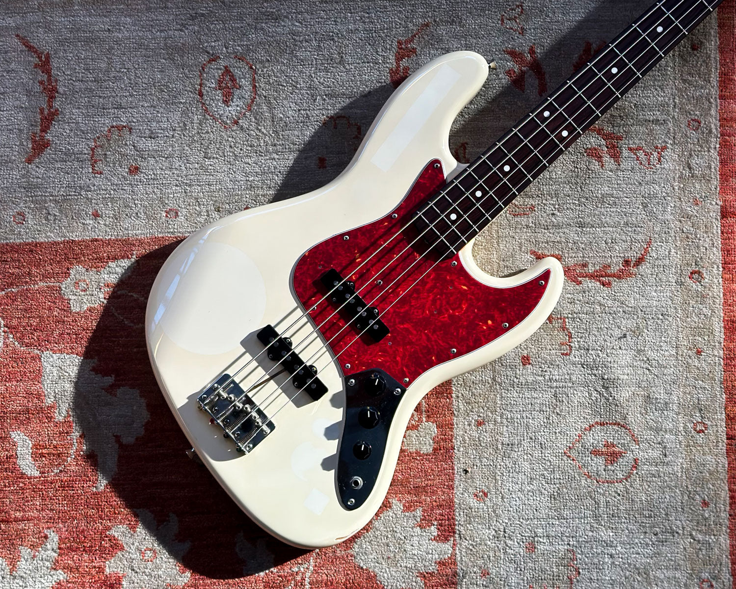 限りなく新品に近いFender CIJ JAZZ BASS JB62 Oシリアル 1996 Fender JB-62 '62 Jazz Bass Reissue - CIJ Crafted in