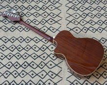 Load image into Gallery viewer, Fender Kingman Bass - Shaded Edge Burst
