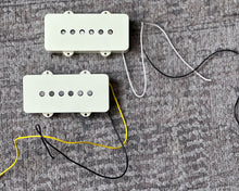 Load image into Gallery viewer, Fender MIJ Vintage-Style Single-Coil Jazzmaster Pickups
