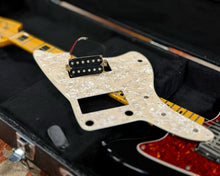 Load image into Gallery viewer, Fender Modern Player Jazzmaster HH
